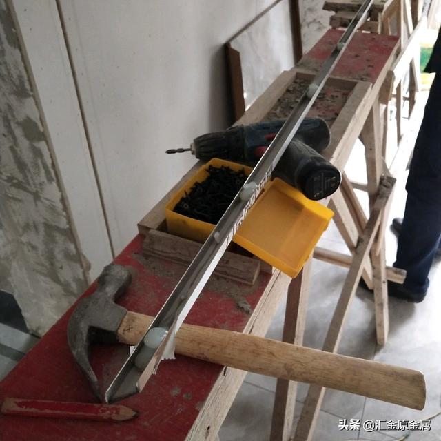 輕奢不銹鋼線(xiàn)條安裝方法